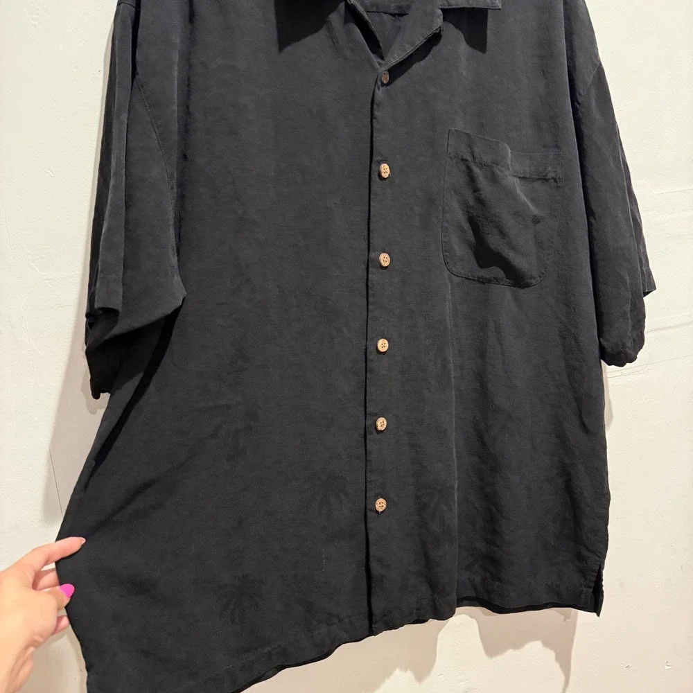 Tommy Bahama 100% silk
